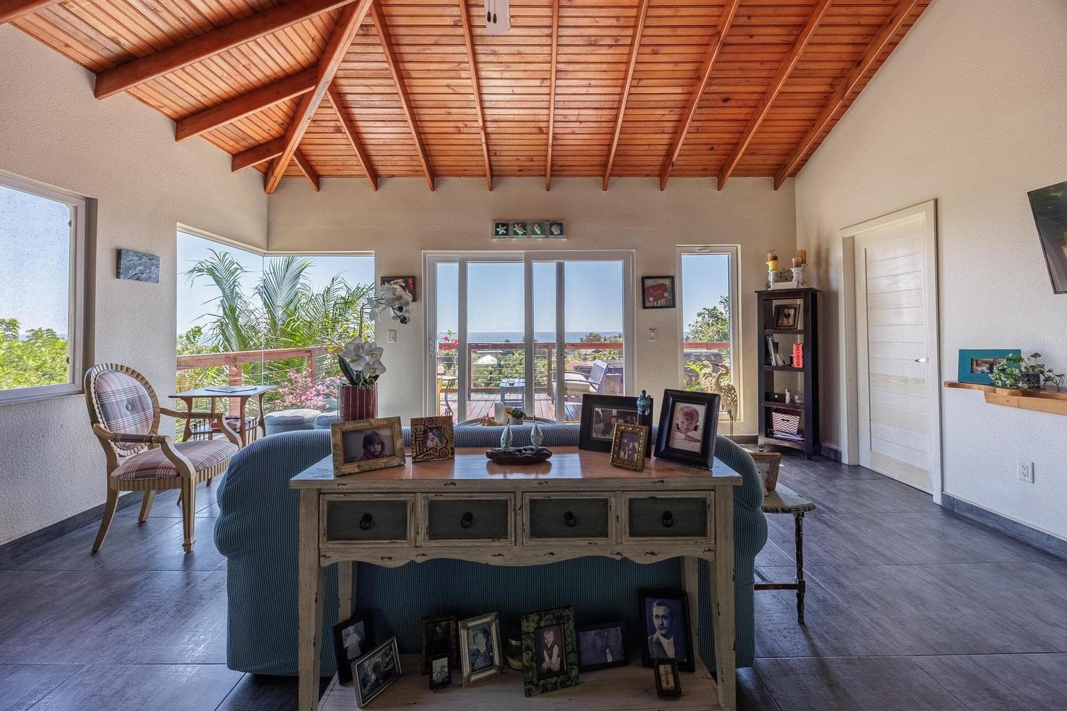 Living area with sea light